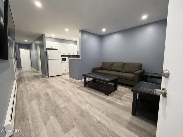 17 Landon Terrace, Schenectady, NY 12308