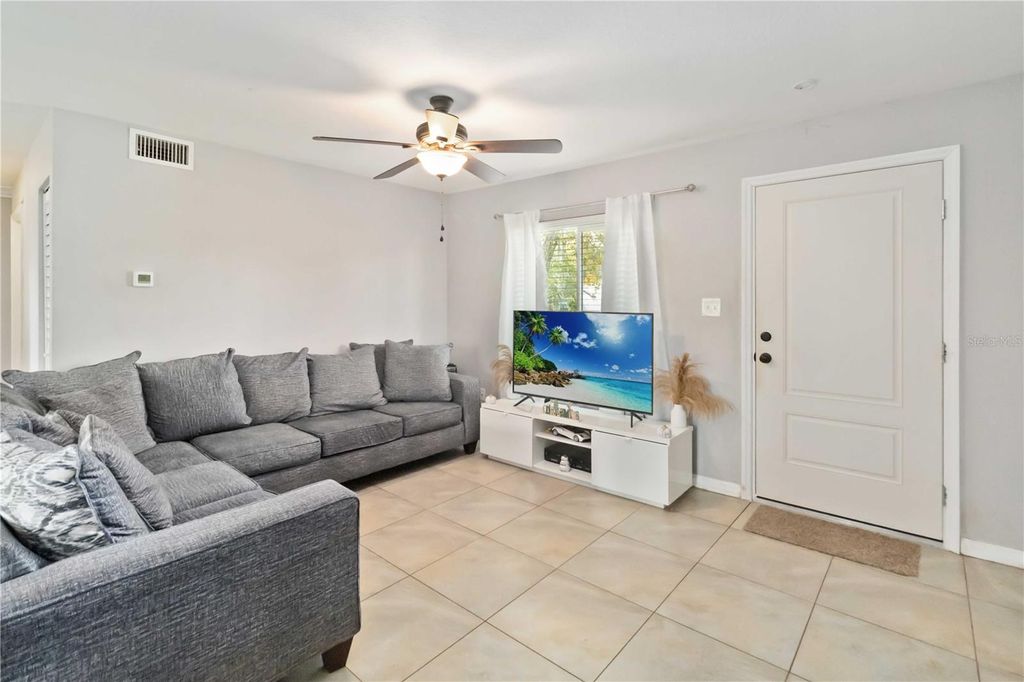 Image 4 of property listing at 1187 POPPY AVENUE, Orlando, FL 32811