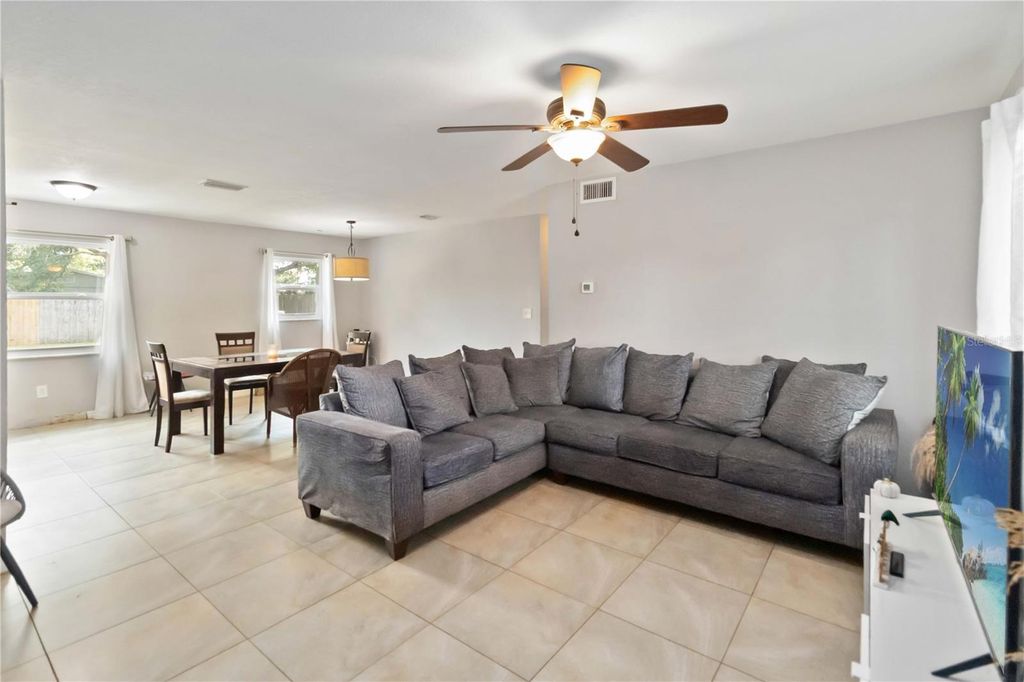 Image 6 of property listing at 1187 POPPY AVENUE, Orlando, FL 32811