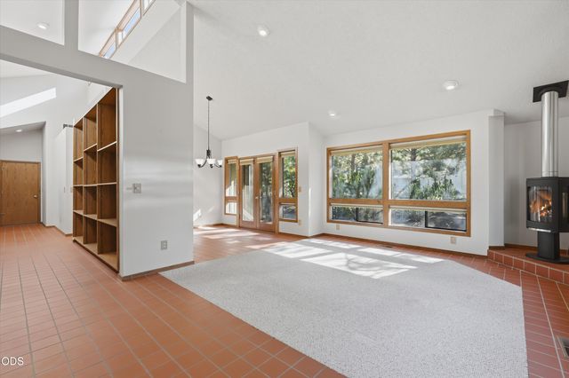 19466 Sunshine Way, Bend, OR 97702