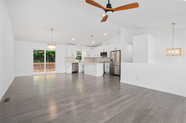 18 Pleasantview Avenue, Johnston, RI 02919