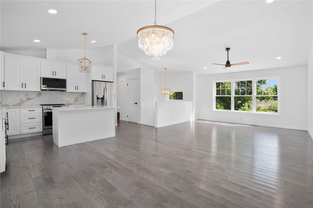 18 Pleasantview Avenue, Johnston, RI 02919