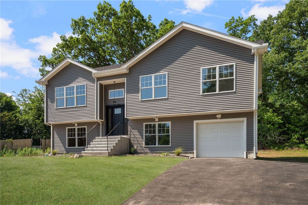 18 Pleasantview Avenue, Johnston, RI 02919