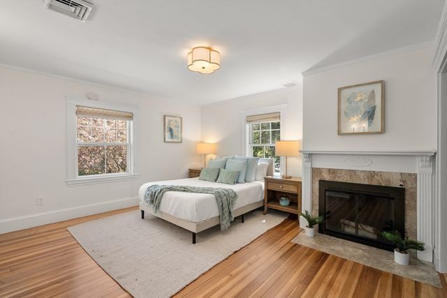189 Mount Vernon St, Newton, MA 02465