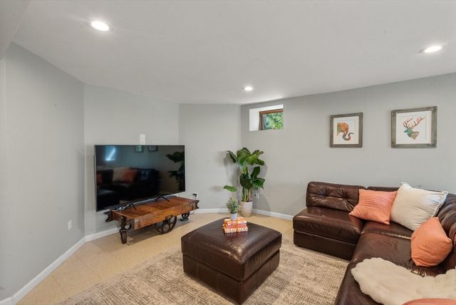 189 Mount Vernon St, Newton, MA 02465