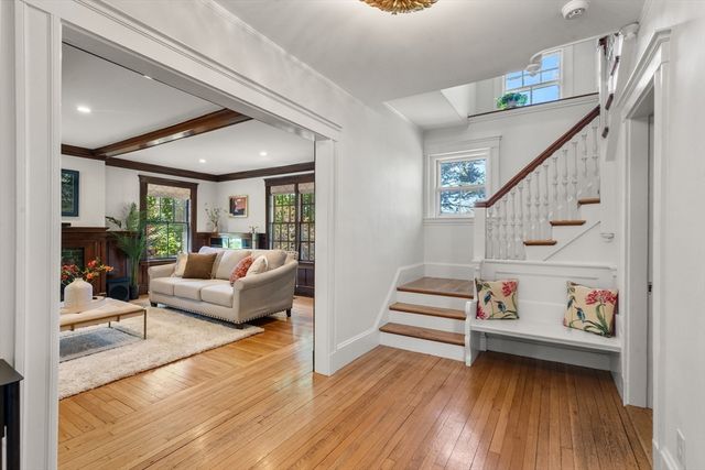 189 Mount Vernon St, Newton, MA 02465