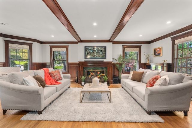 189 Mount Vernon St, Newton, MA 02465