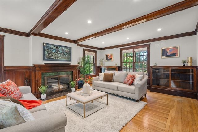 189 Mount Vernon St, Newton, MA 02465