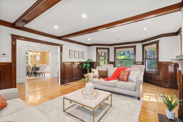189 Mount Vernon St, Newton, MA 02465