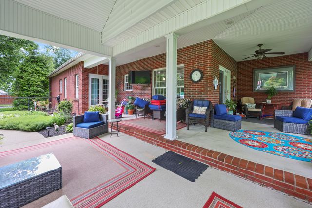 1869 Clintonville Road, Paris, KY 40361