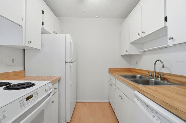 3267 BENEVA ROAD 203, Sarasota, FL 34232