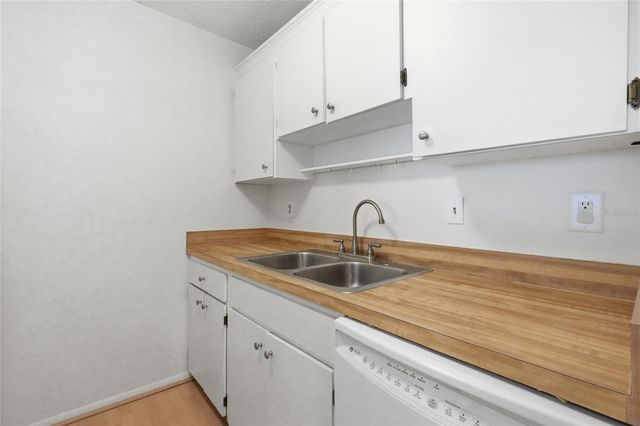 3267 BENEVA ROAD 203, Sarasota, FL 34232