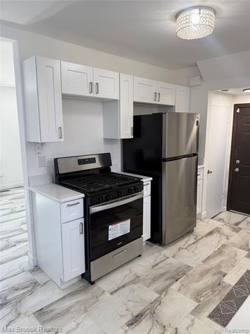 19682 Jeanette Street, Southfield, MI 48075