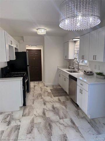 19682 Jeanette Street, Southfield, MI 48075