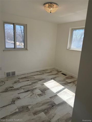 19682 Jeanette Street, Southfield, MI 48075