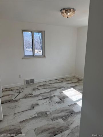 19682 Jeanette Street, Southfield, MI 48075