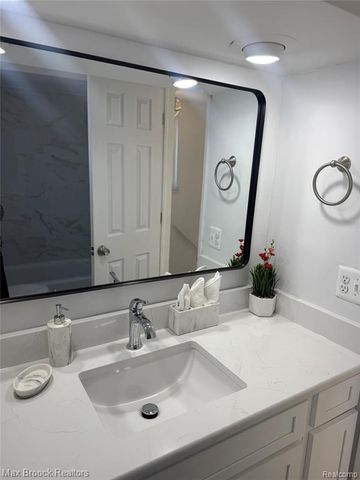 19682 Jeanette Street, Southfield, MI 48075