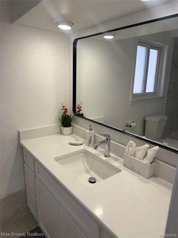 19682 Jeanette Street, Southfield, MI 48075