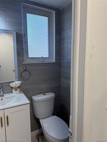 19682 Jeanette Street, Southfield, MI 48075