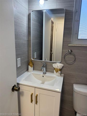 19682 Jeanette Street, Southfield, MI 48075