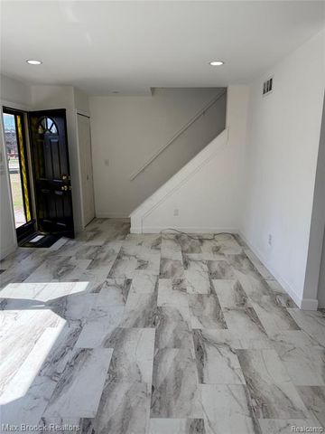 19682 Jeanette Street, Southfield, MI 48075