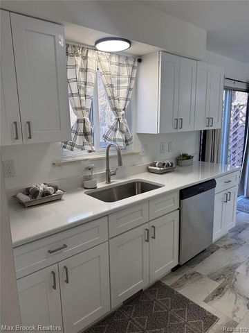 19682 Jeanette Street, Southfield, MI 48075