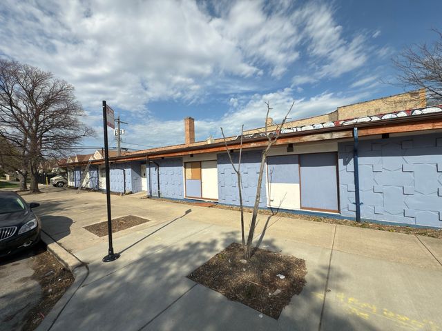 5724 W Diversey Avenue, Chicago, IL 60639