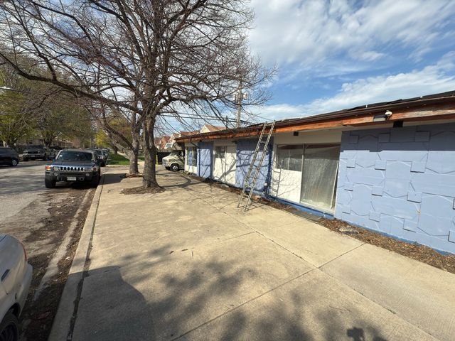 5724 W Diversey Avenue, Chicago, IL 60639