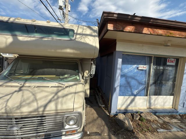 5724 W Diversey Avenue, Chicago, IL 60639