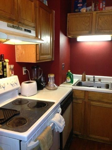 1834 Beacon St 11, Brookline, MA 02445