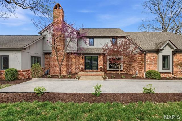 824 Bluespring Lane, Frontenac, MO 63131