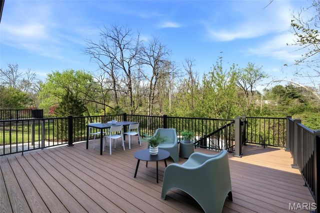 824 Bluespring Lane, Frontenac, MO 63131
