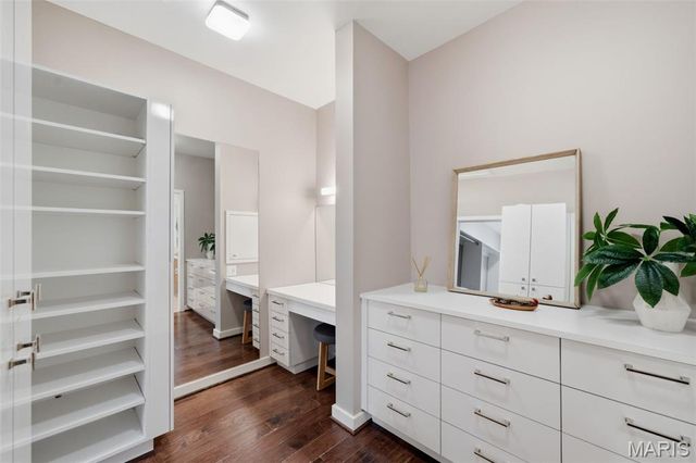 824 Bluespring Lane, Frontenac, MO 63131