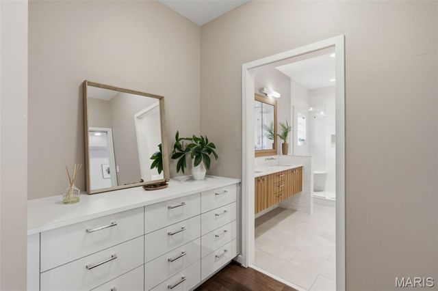 824 Bluespring Lane, Frontenac, MO 63131