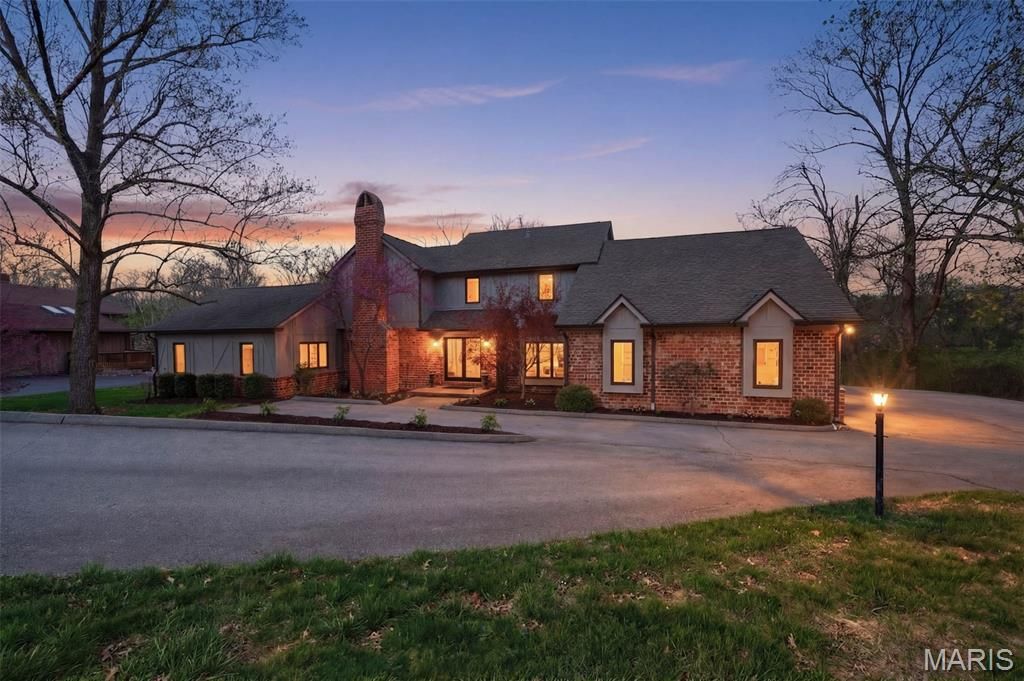 824 Bluespring Lane, Frontenac, MO 63131