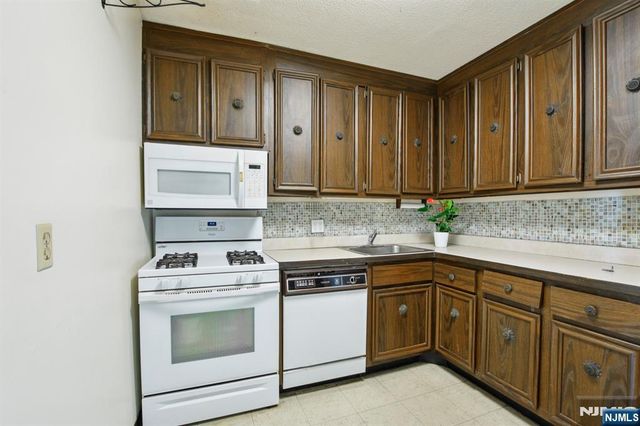 555 North Avenue 25K, Fort Lee, NJ 07024