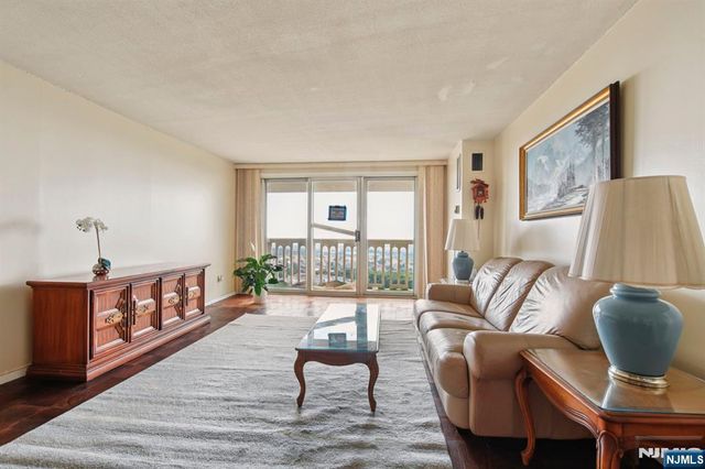555 North Avenue 25K, Fort Lee, NJ 07024