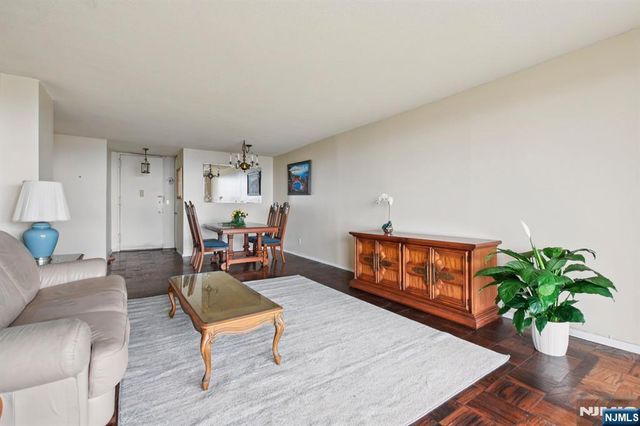 555 North Avenue 25K, Fort Lee, NJ 07024