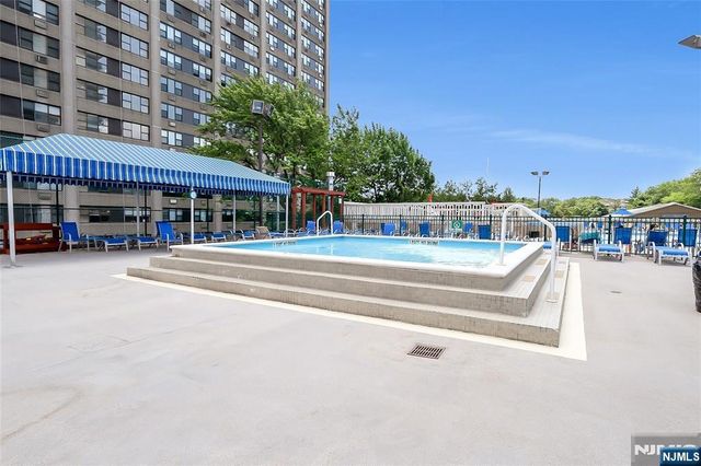 555 North Avenue 25K, Fort Lee, NJ 07024