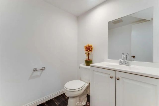 15133 Magnolia Boulevard D, Sherman Oaks, CA 91403