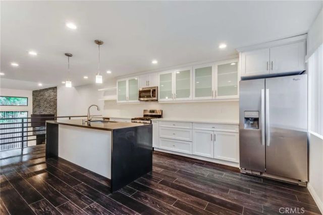 15133 Magnolia Boulevard D, Sherman Oaks, CA 91403