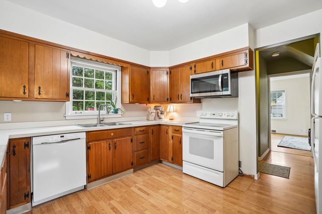 917 Holmes Street, Bettendorf, IA 52722
