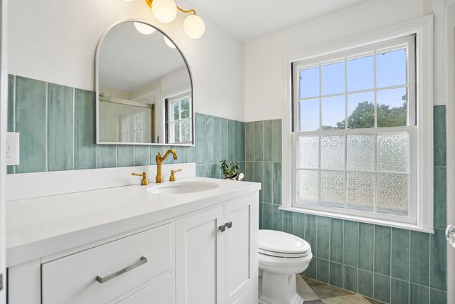 917 Holmes Street, Bettendorf, IA 52722