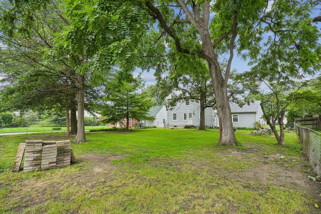 917 Holmes Street, Bettendorf, IA 52722