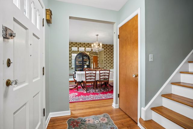 917 Holmes Street, Bettendorf, IA 52722