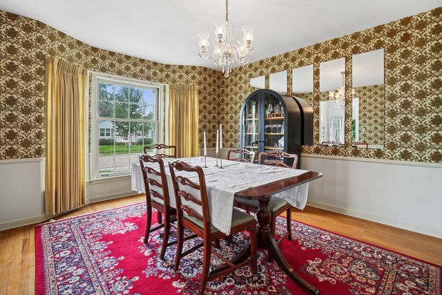 917 Holmes Street, Bettendorf, IA 52722