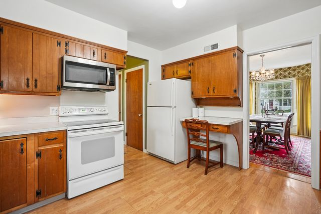 917 Holmes Street, Bettendorf, IA 52722
