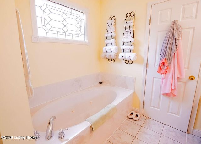 6314 Faris Way, Louisville, KY 40272
