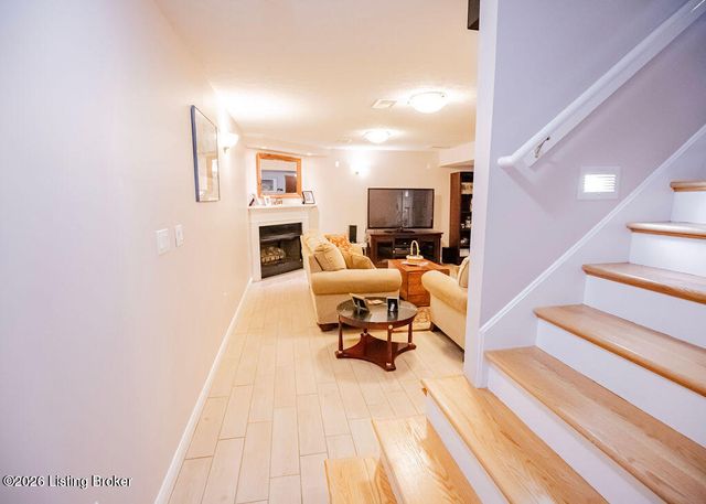 6314 Faris Way, Louisville, KY 40272