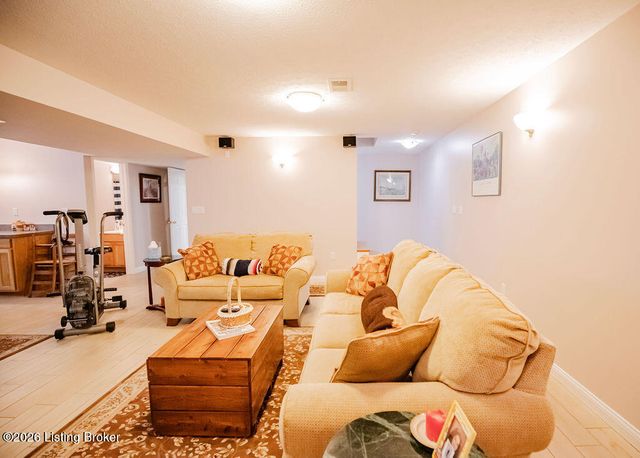 6314 Faris Way, Louisville, KY 40272